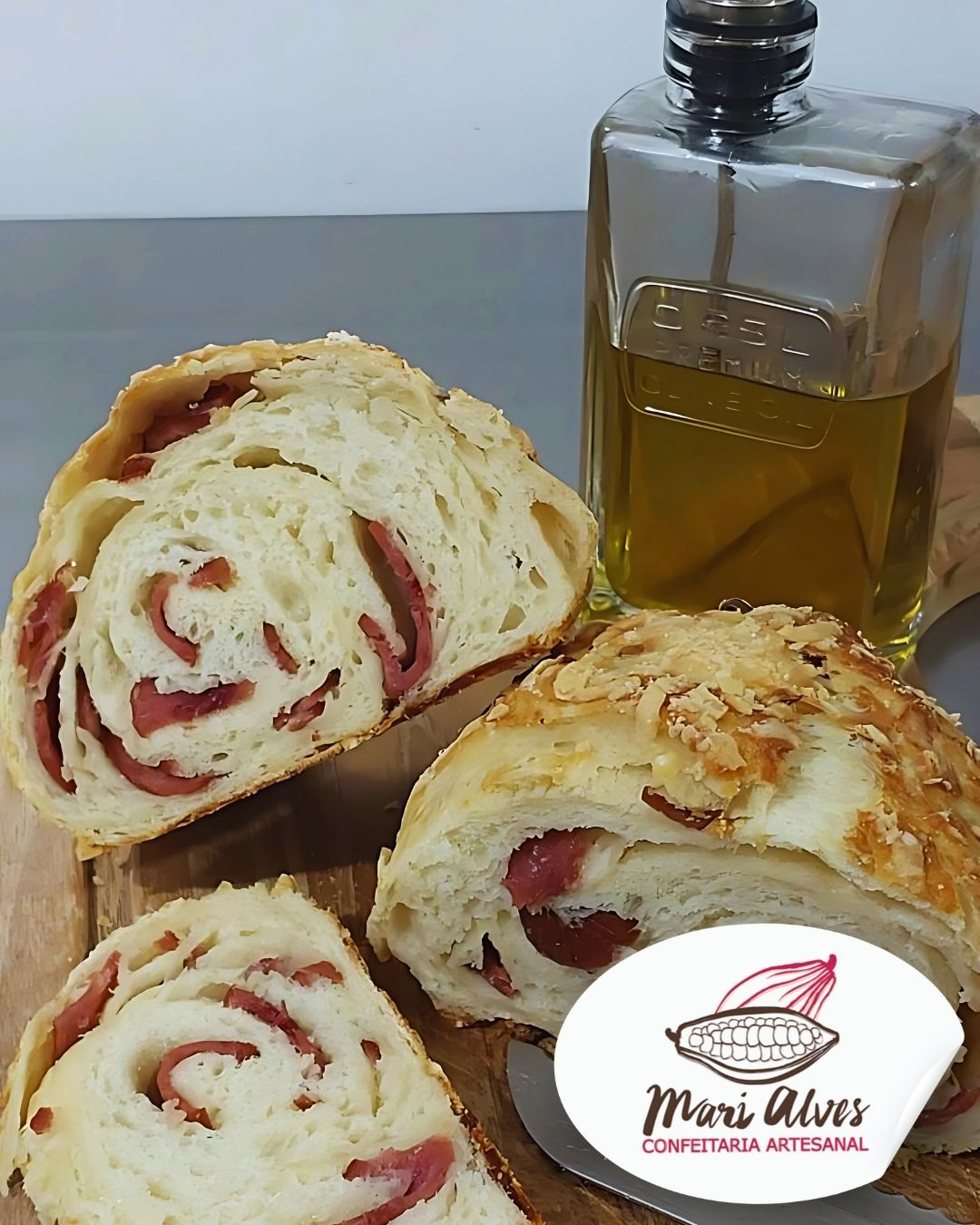 Pão Rústico Com Calabresa, Parmesão E Cebola – Uma Explosão De Sabor!